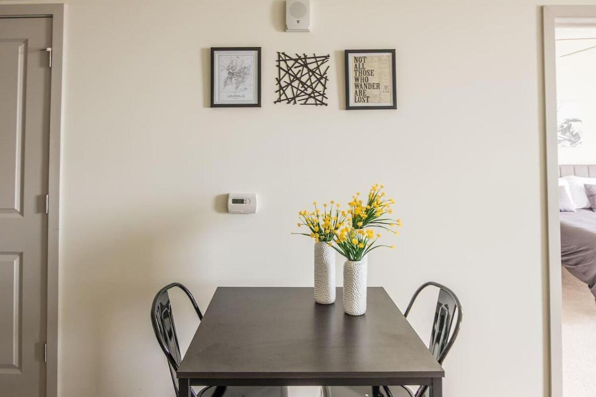 Apartment Two Stunning Nulu Cozysuites Louisville